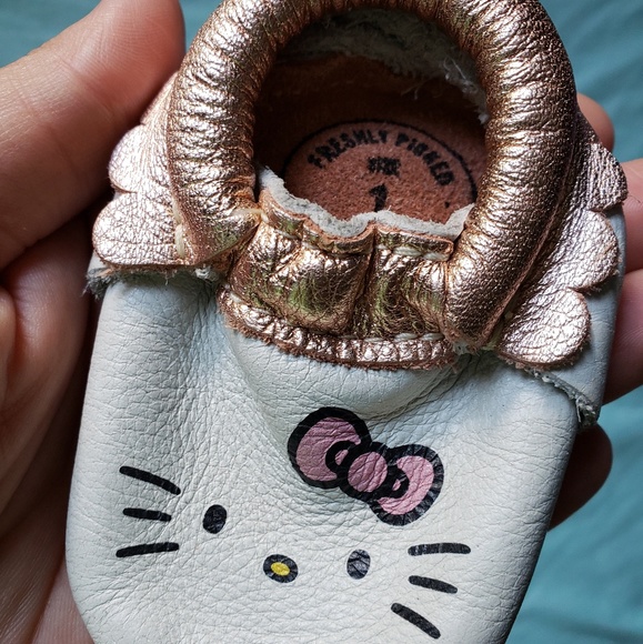 Limited Edition  Freshly Picked × Hello kitty - Picture 4 of 4